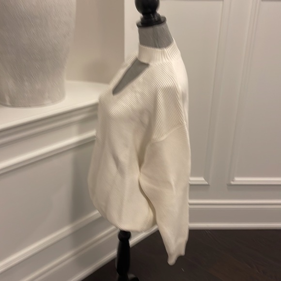 Gorgeous Ivory Sweater - Picture 4 of 7